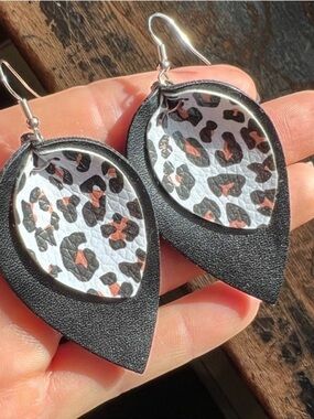 NWT Black & White Leopard Print Layered Teardrop Earrings